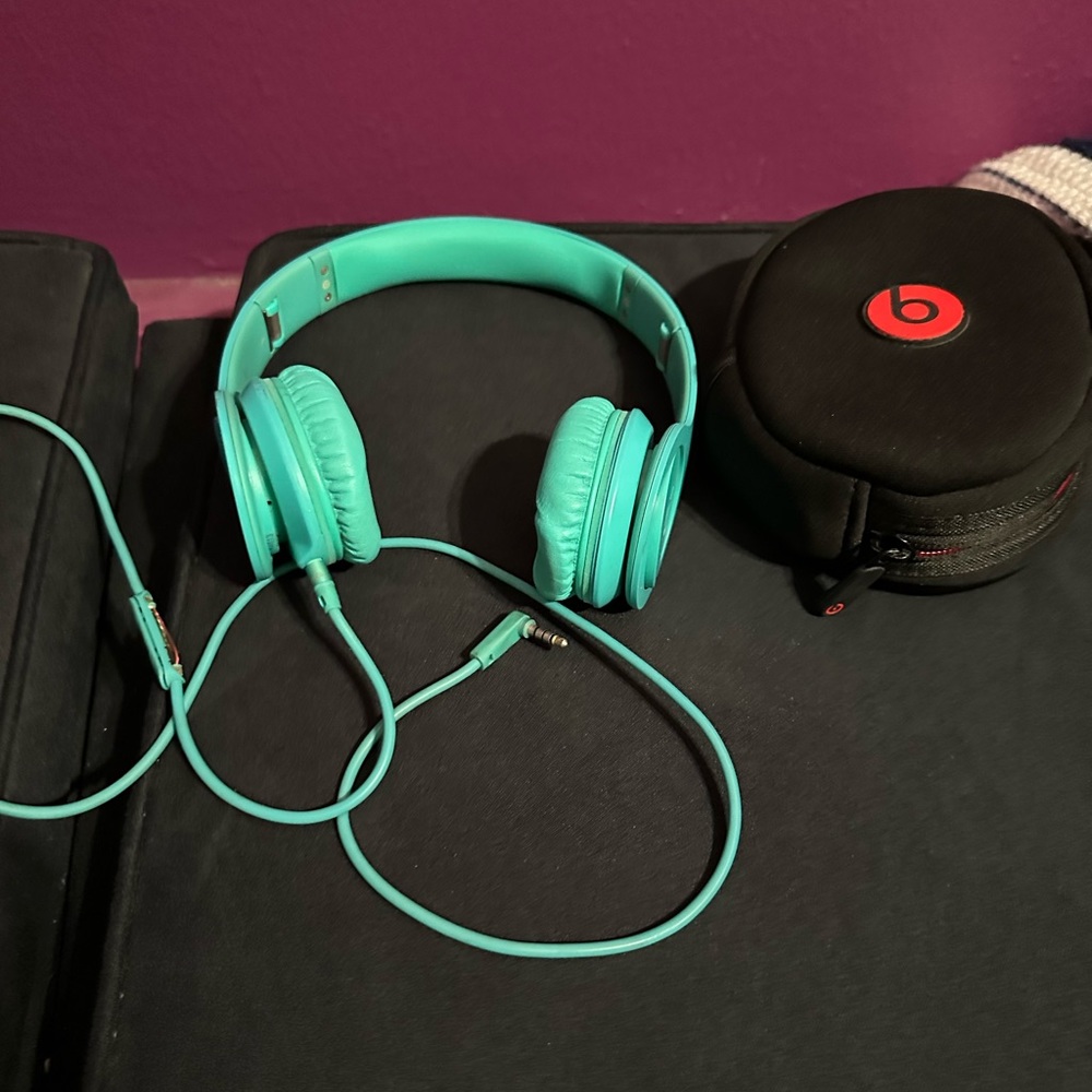 Beats by Dre Teal Solo headphones USED